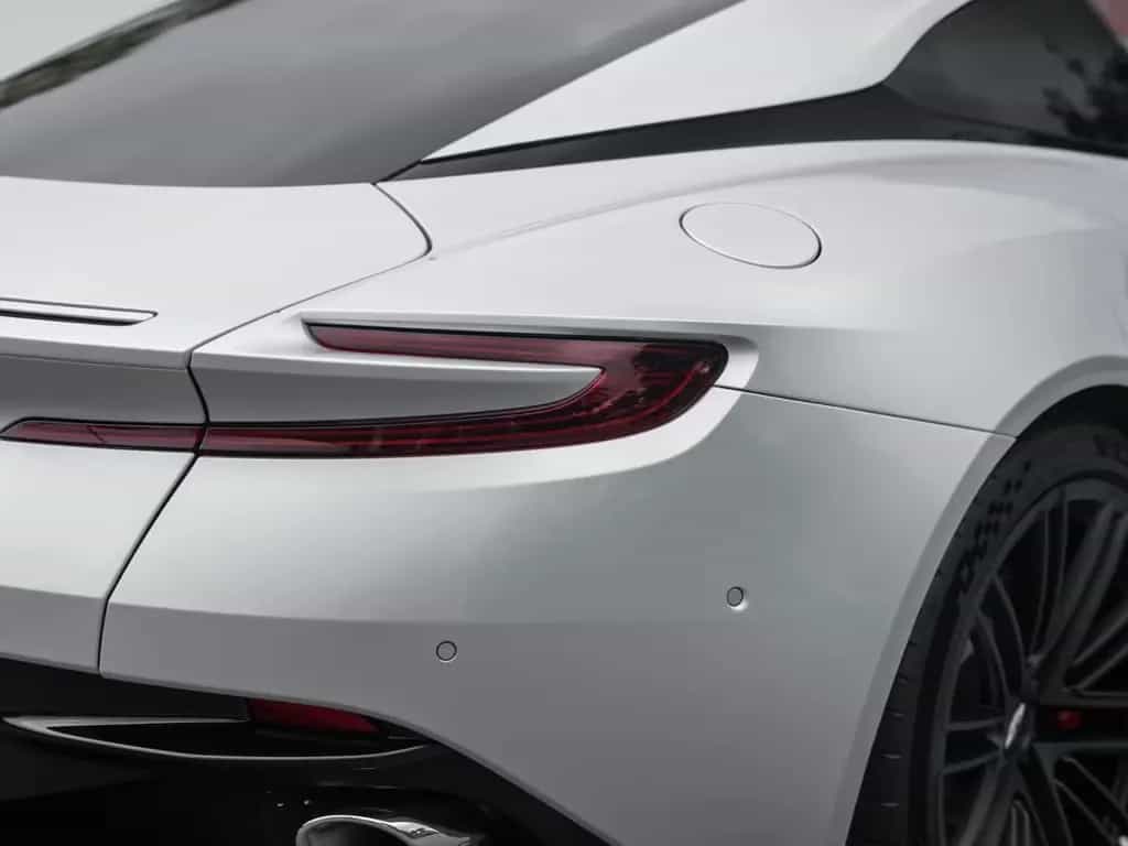 Aston Martin DB12 | Lightning Silver | Int. Duotone null-photo-13