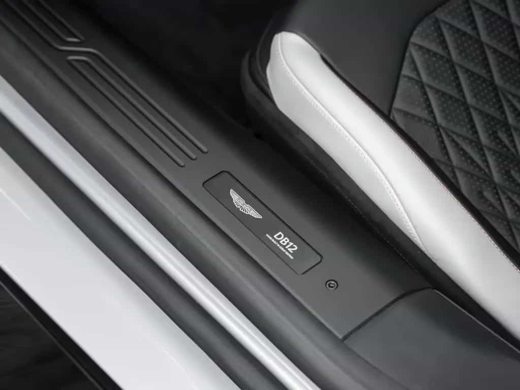 Aston Martin DB12 | Lightning Silver | Int. Duotone null-photo-18