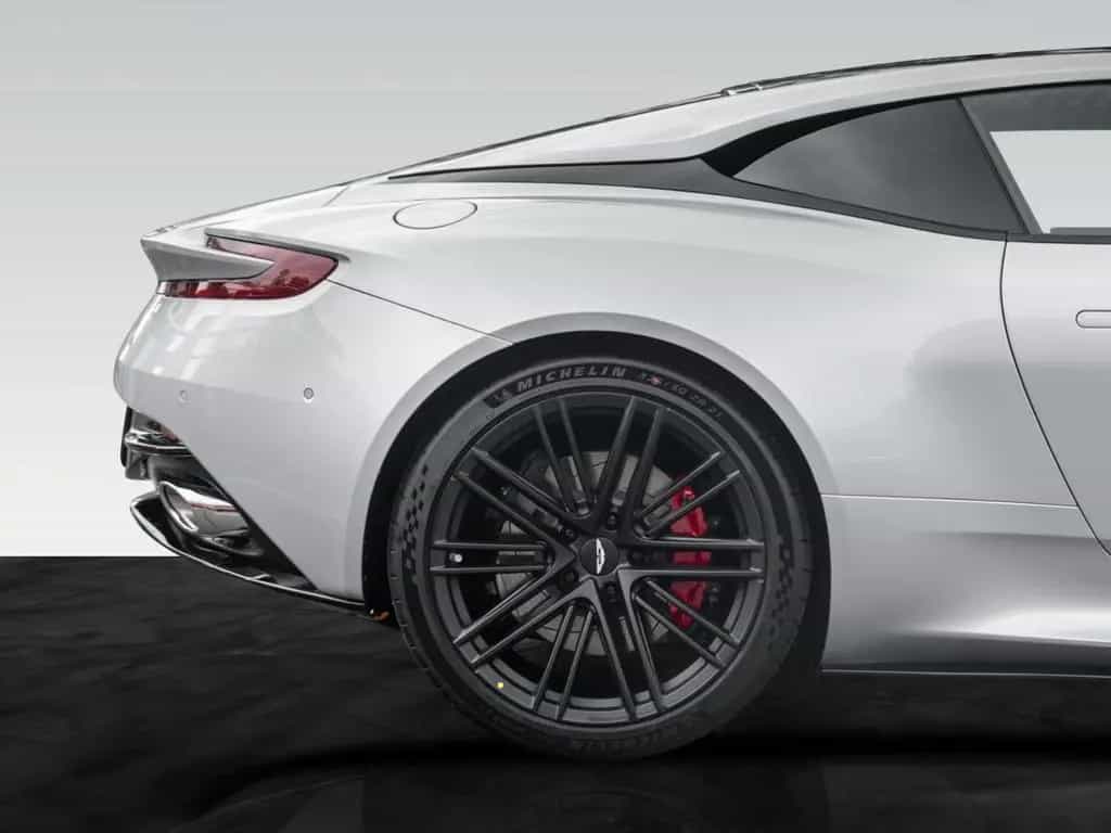Aston Martin DB12 | Lightning Silver | Int. Duotone null-photo-20