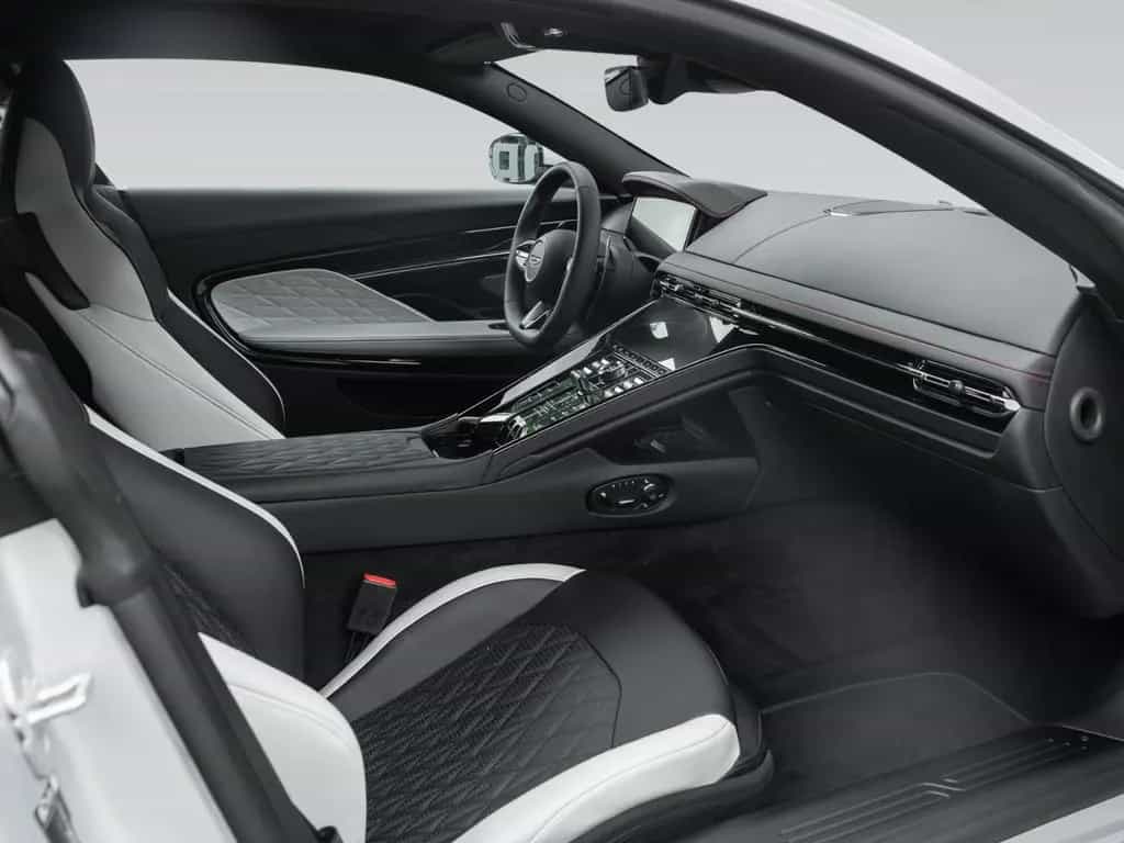 Aston Martin DB12 | Lightning Silver | Int. Duotone null-photo-24