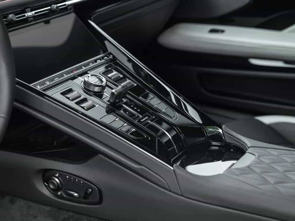 Aston Martin DB12 | Lightning Silver | Int. Duotone null-photo-25