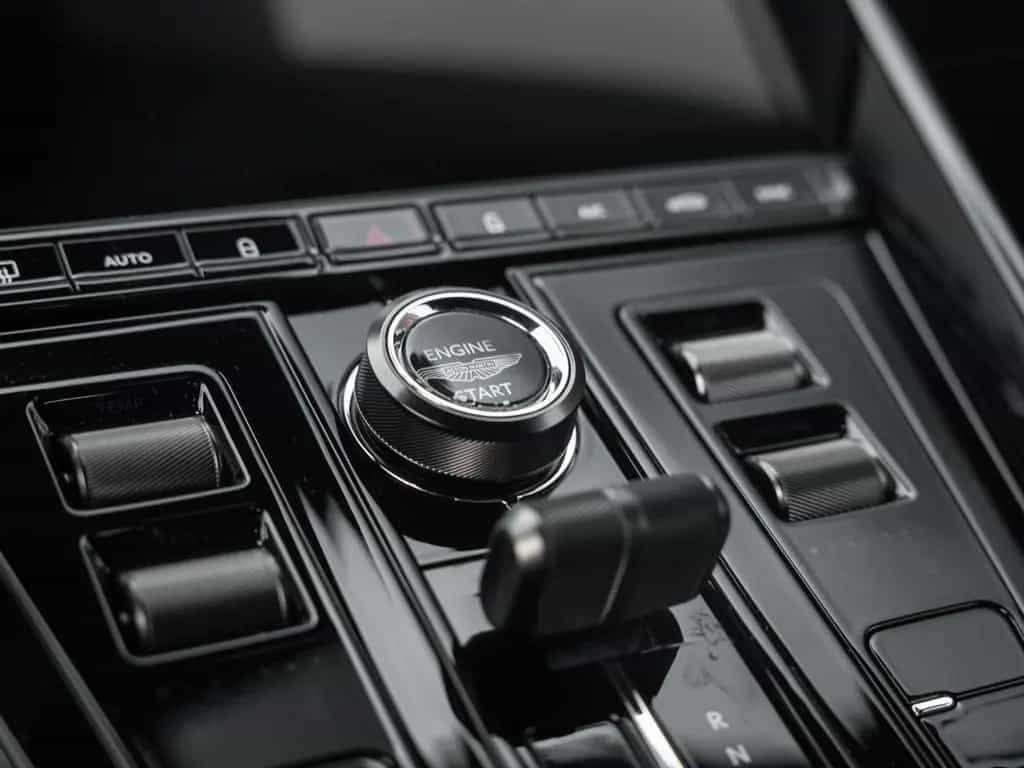 Aston Martin DB12 | Lightning Silver | Int. Duotone null-photo-27
