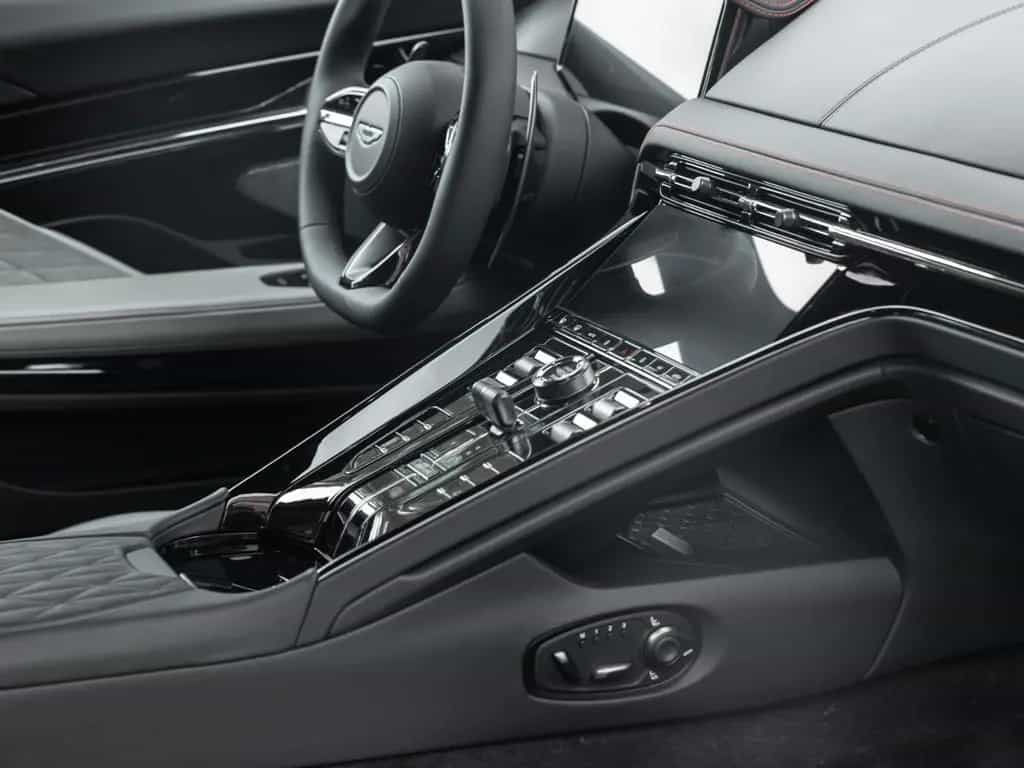 Aston Martin DB12 | Lightning Silver | Int. Duotone null-photo-28