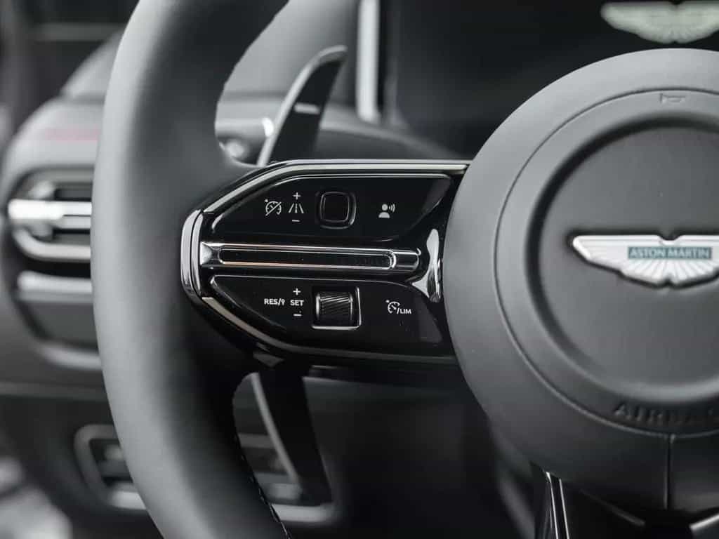 Aston Martin DB12 | Lightning Silver | Int. Duotone null-photo-31
