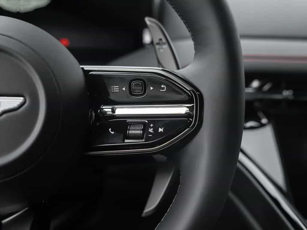 Aston Martin DB12 | Lightning Silver | Int. Duotone null-photo-32