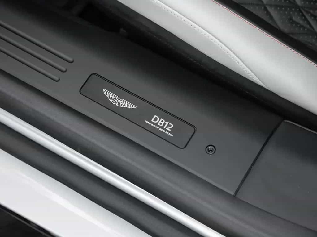 Aston Martin DB12 | Lightning Silver | Int. Duotone null-photo-37