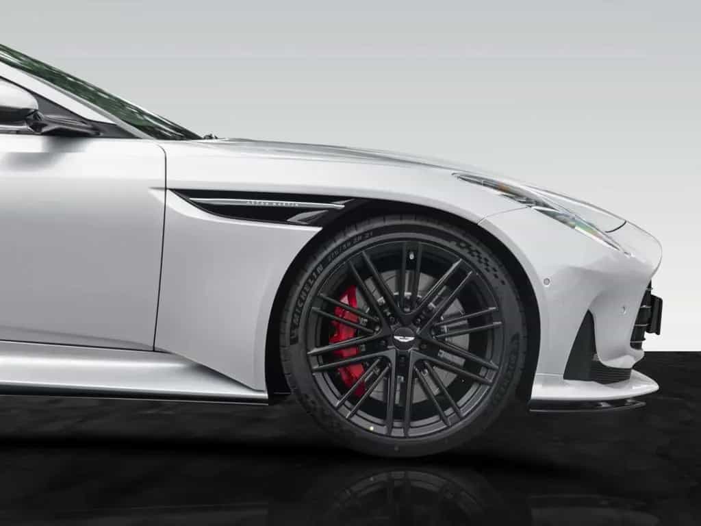 Aston Martin DB12 | Lightning Silver | Int. Duotone null-photo-4