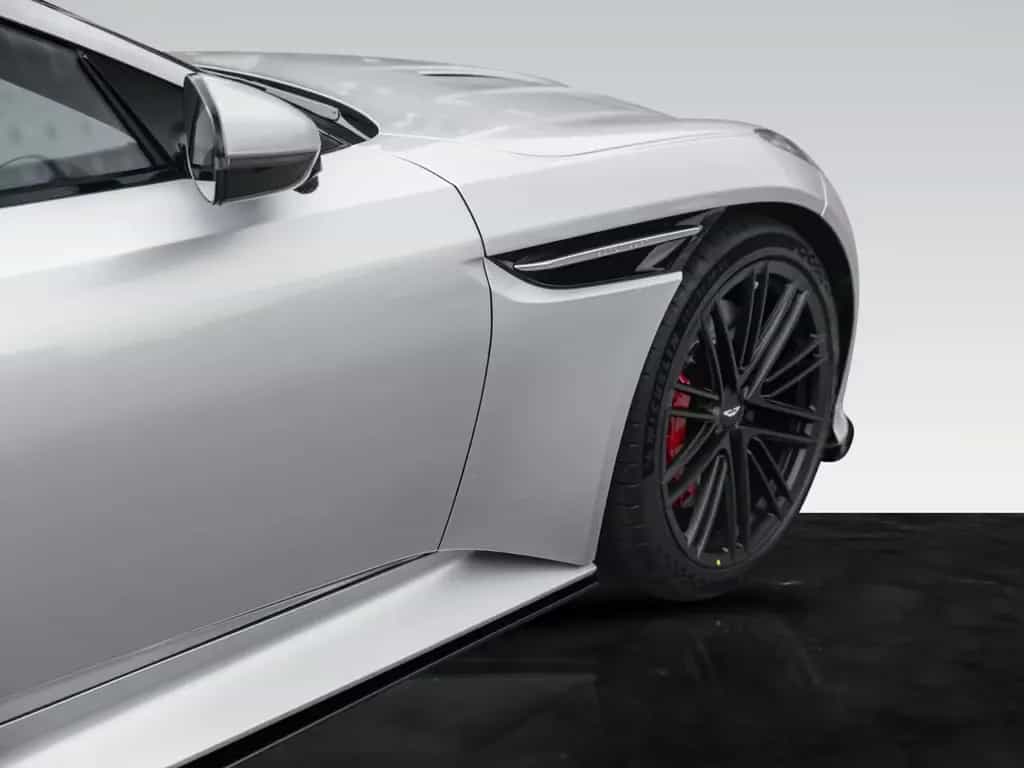 Aston Martin DB12 | Lightning Silver | Int. Duotone null-photo-6