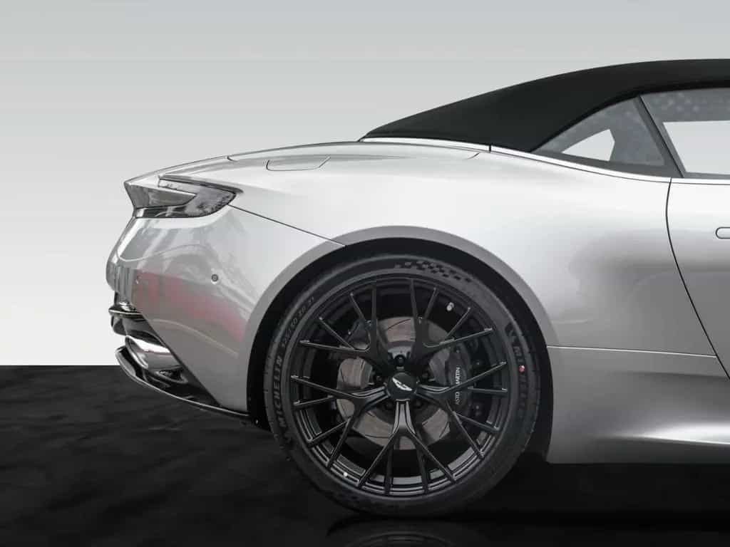 Aston Martin DB12 Volante | Aluminite Silver | 21" Y-Spoke null-photo-19