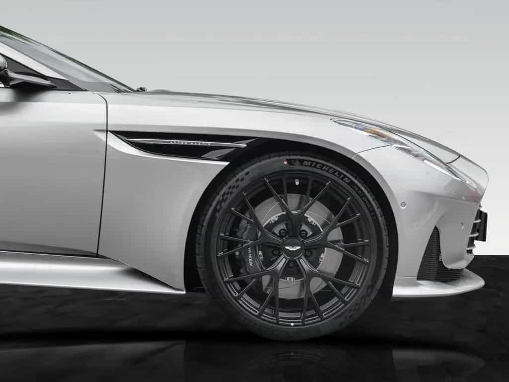 Aston Martin DB12 Volante | Aluminite Silver | 21" Y-Spoke null-photo-2