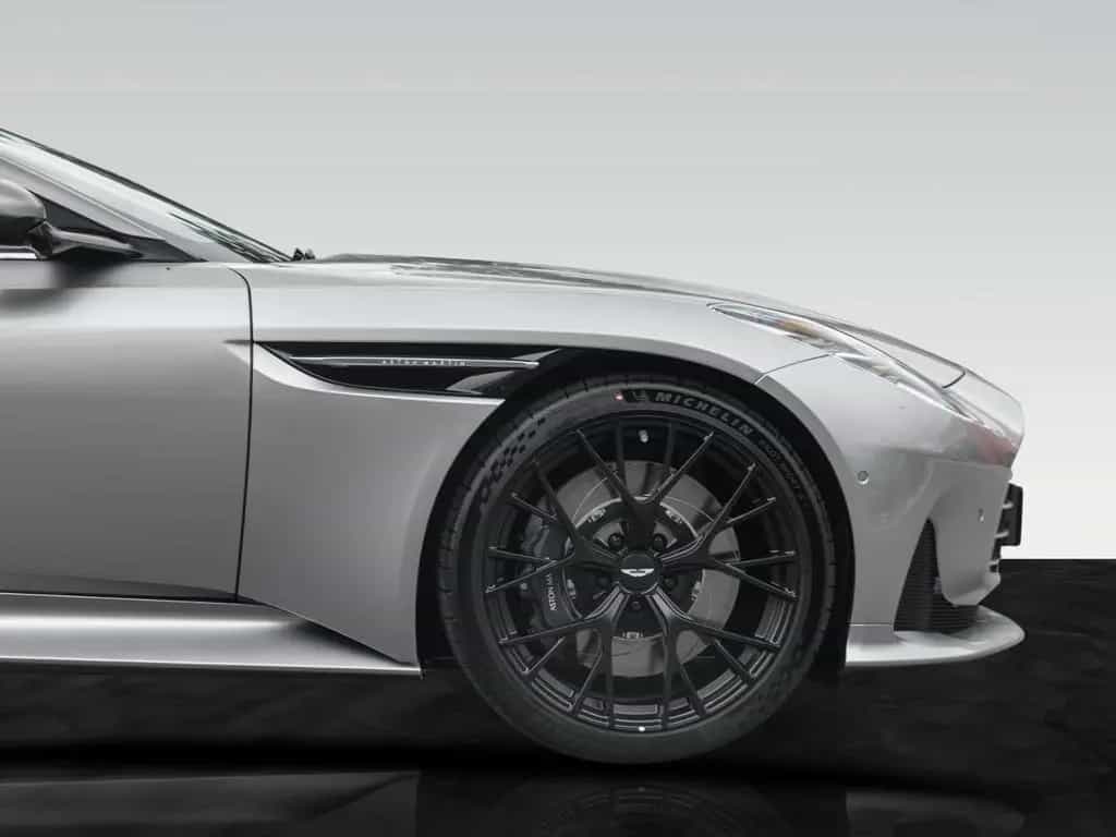 Aston Martin DB12 Volante | Aluminite Silver | 21" Y-Spoke null-photo-20