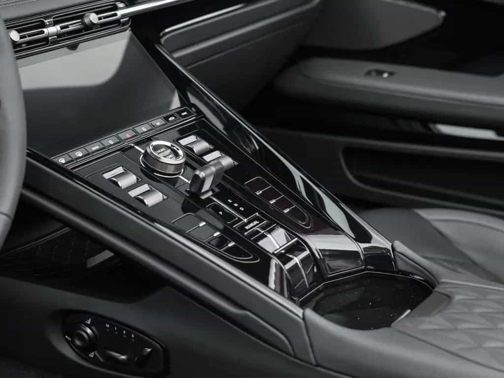 Aston Martin DB12 Volante | Aluminite Silver | 21" Y-Spoke null-photo-27
