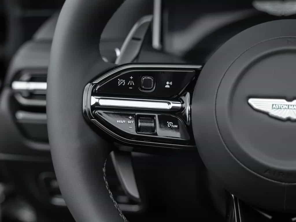 Aston Martin DB12 Volante | Aluminite Silver | 21" Y-Spoke null-photo-28