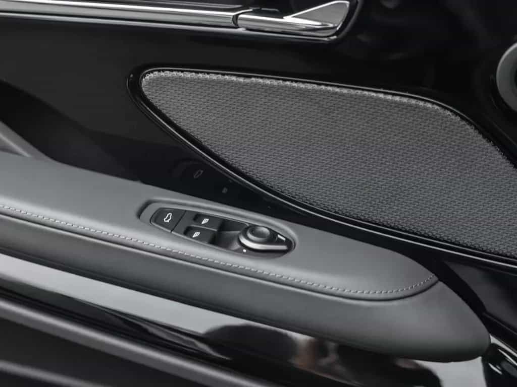Aston Martin DB12 Volante | Aluminite Silver | 21" Y-Spoke null-photo-31