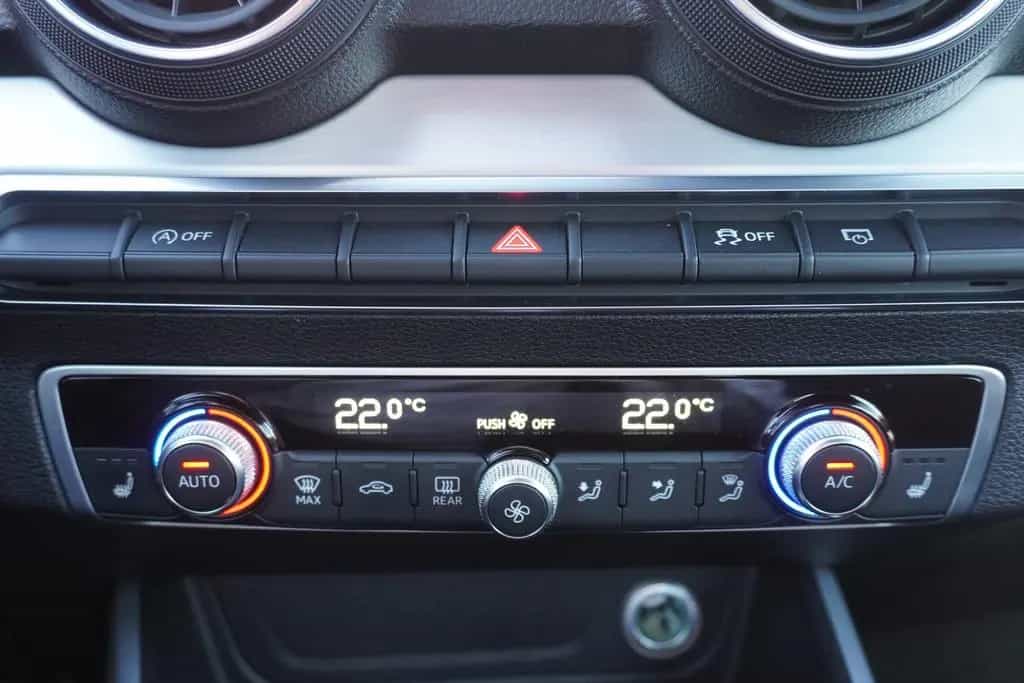 Audi Q2 2.0 TFSI Quattro S-Line LED Teilleder AHK PDC 07/2018-photo-13