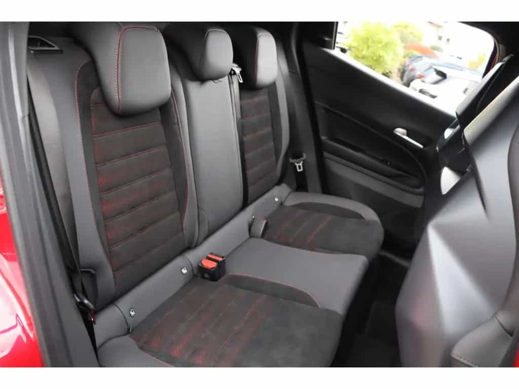 Alfa Romeo Junior IBRIDA Q4 1.2 VGT 145PS DCT6 SPORT SABELT 11/2025-photo-15