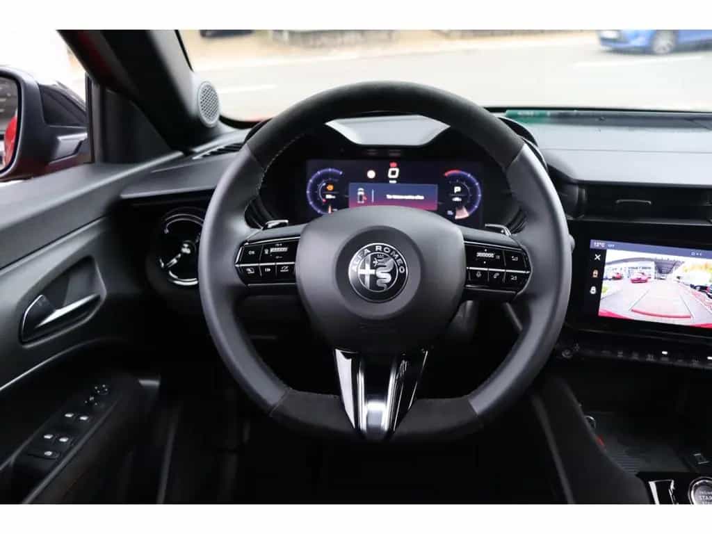 Alfa Romeo Junior IBRIDA Q4 1.2 VGT 145PS DCT6 SPORT SABELT 11/2025-photo-18