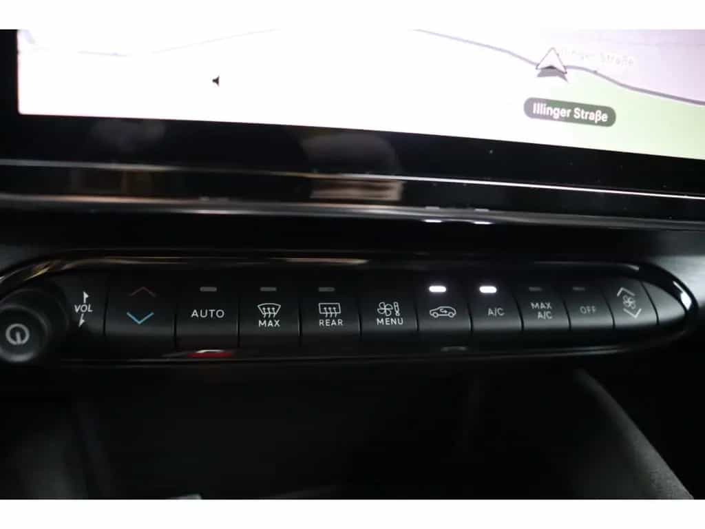 Alfa Romeo Junior IBRIDA Q4 1.2 VGT 145PS DCT6 SPORT SABELT 11/2025-photo-29