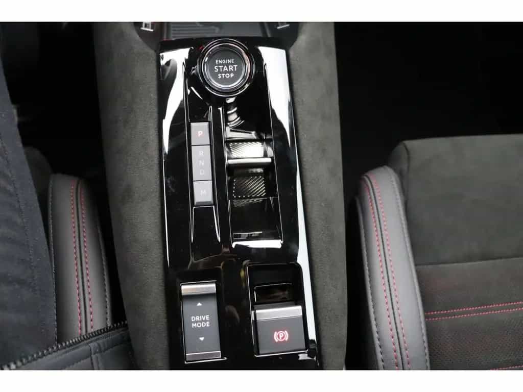 Alfa Romeo Junior IBRIDA Q4 1.2 VGT 145PS DCT6 SPORT SABELT 11/2025-photo-30