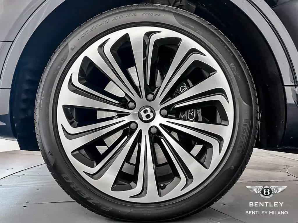 Bentley Bentayga 4.0 V8 Azure 25MY - BENTLEY MILANO 05/2025-photo-7