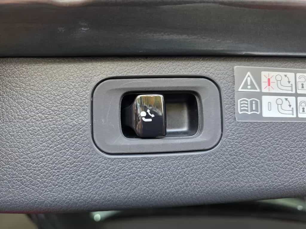 Mercedes-Benz C-Class T d 4M, AMG LINE, PANO, STANDHZG, R-KAM 09/2022-photo-23