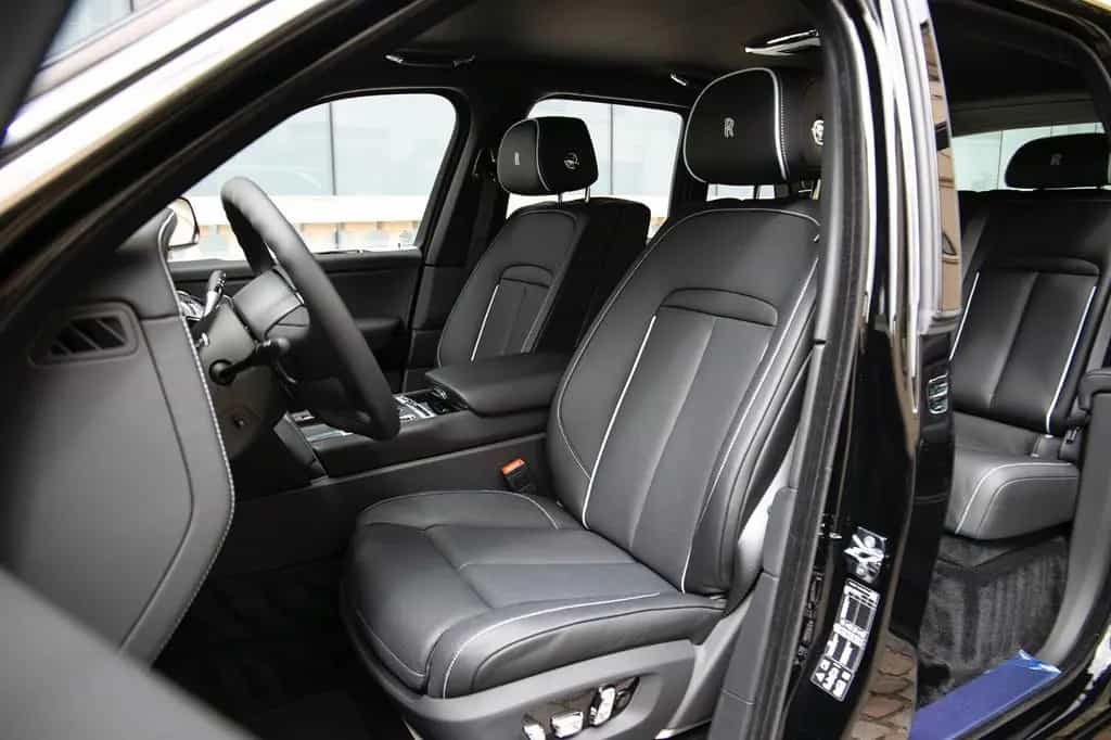 Rolls-Royce Cullinan - BLACK BADGE TRIM 10/2025-photo-1