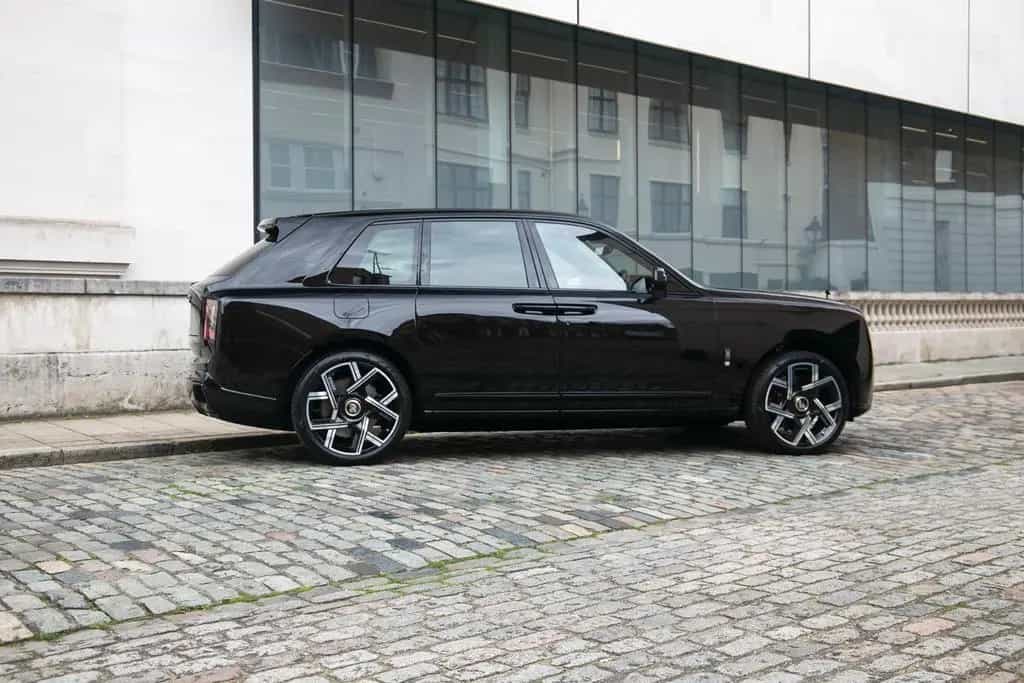 Rolls-Royce Cullinan - BLACK BADGE TRIM 10/2025-photo-11