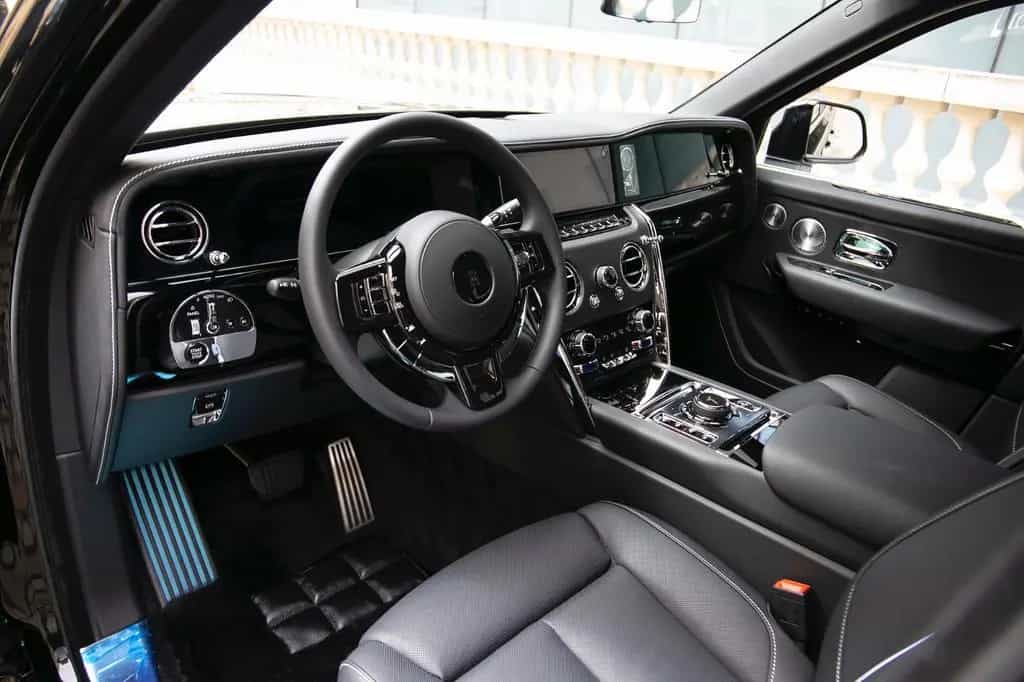 Rolls-Royce Cullinan - BLACK BADGE TRIM 10/2025-photo-12