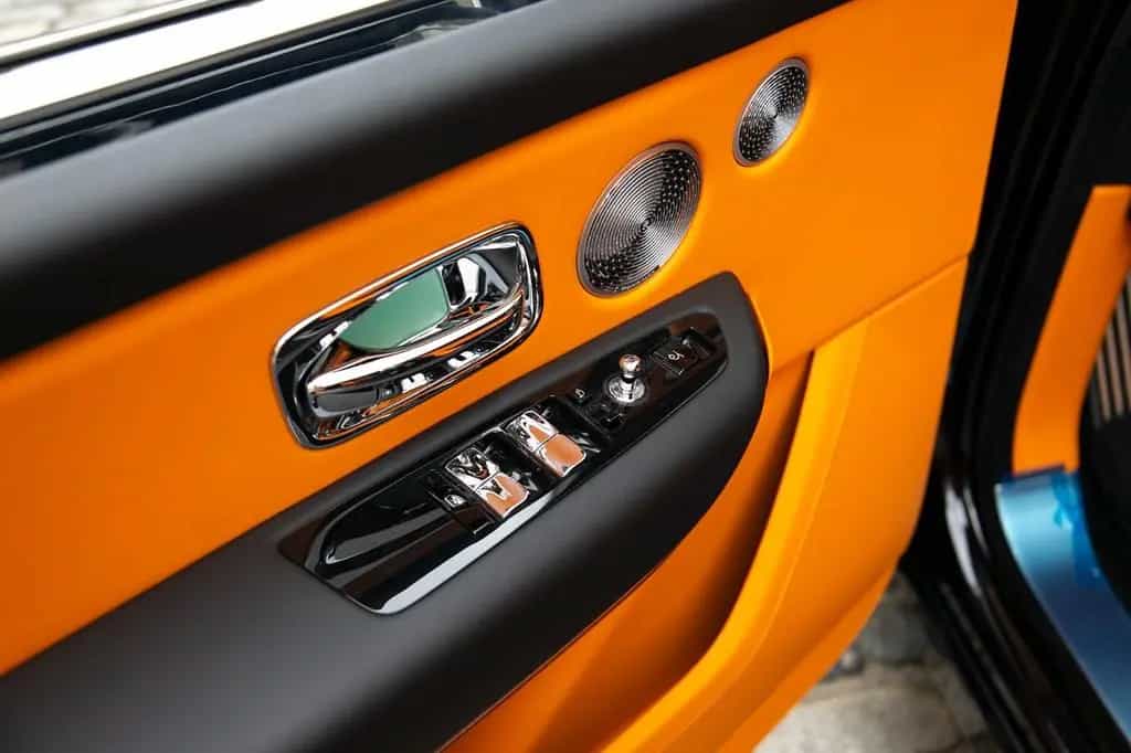 Rolls-Royce Cullinan - BLACK BADGE TRIM 01/2026-photo-13