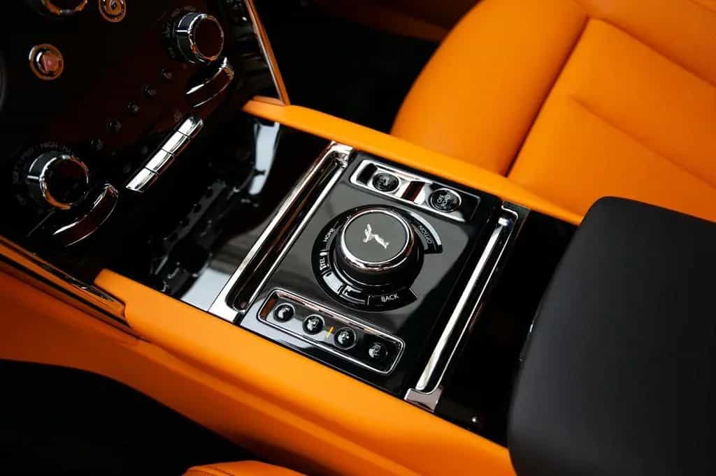 Rolls-Royce Cullinan - BLACK BADGE TRIM 01/2026-photo-14