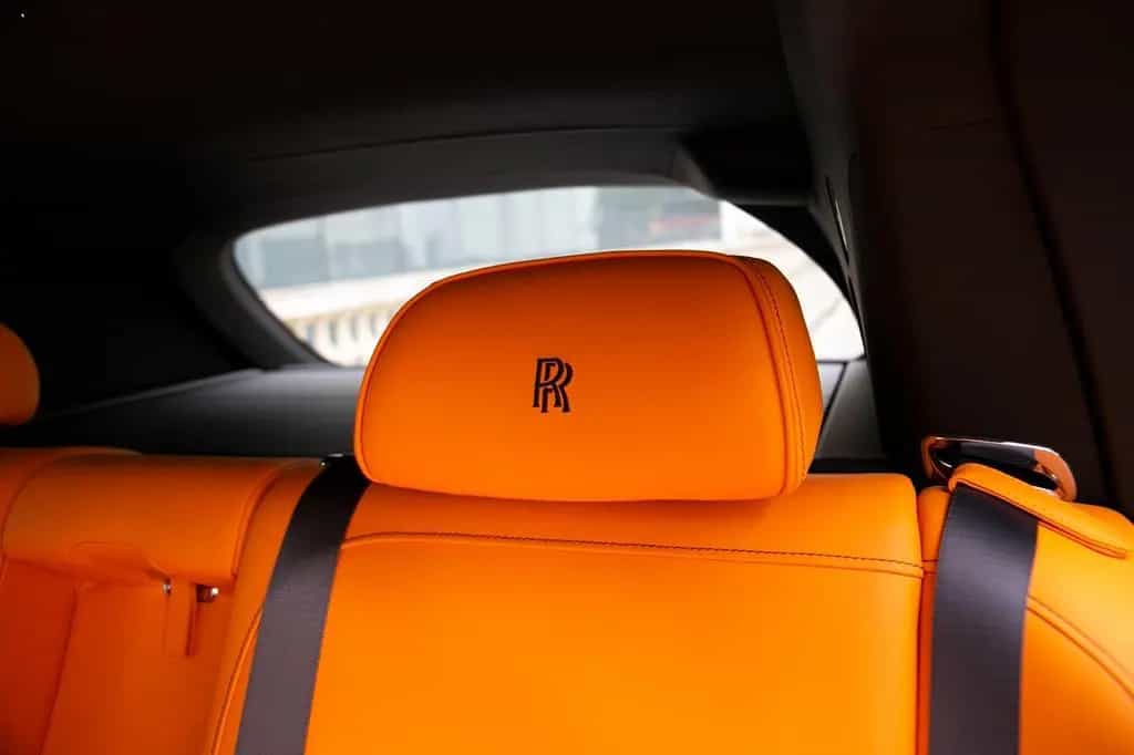 Rolls-Royce Cullinan - BLACK BADGE TRIM 01/2026-photo-18