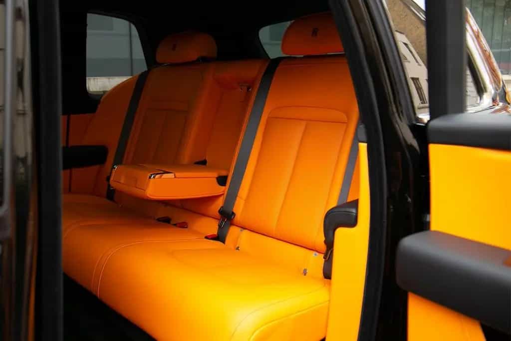 Rolls-Royce Cullinan - BLACK BADGE TRIM 01/2026-photo-19
