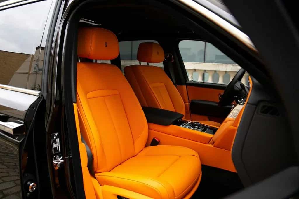 Rolls-Royce Cullinan - BLACK BADGE TRIM 01/2026-photo-22