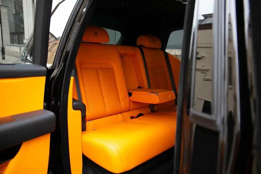 Rolls-Royce Cullinan - BLACK BADGE TRIM 01/2026-photo-24
