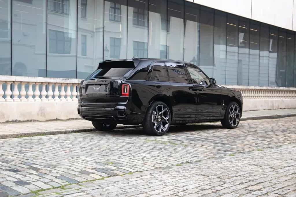Rolls-Royce Cullinan - BLACK BADGE TRIM 01/2026-photo-4