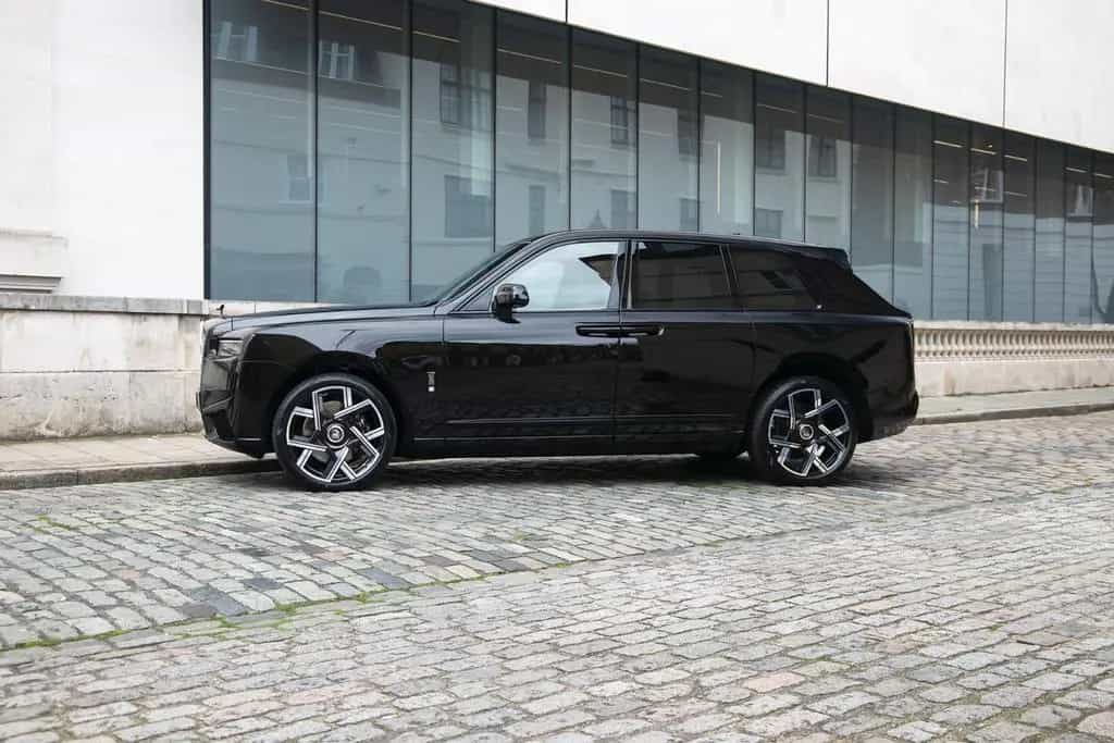 Rolls-Royce Cullinan - BLACK BADGE TRIM 01/2026-photo-6