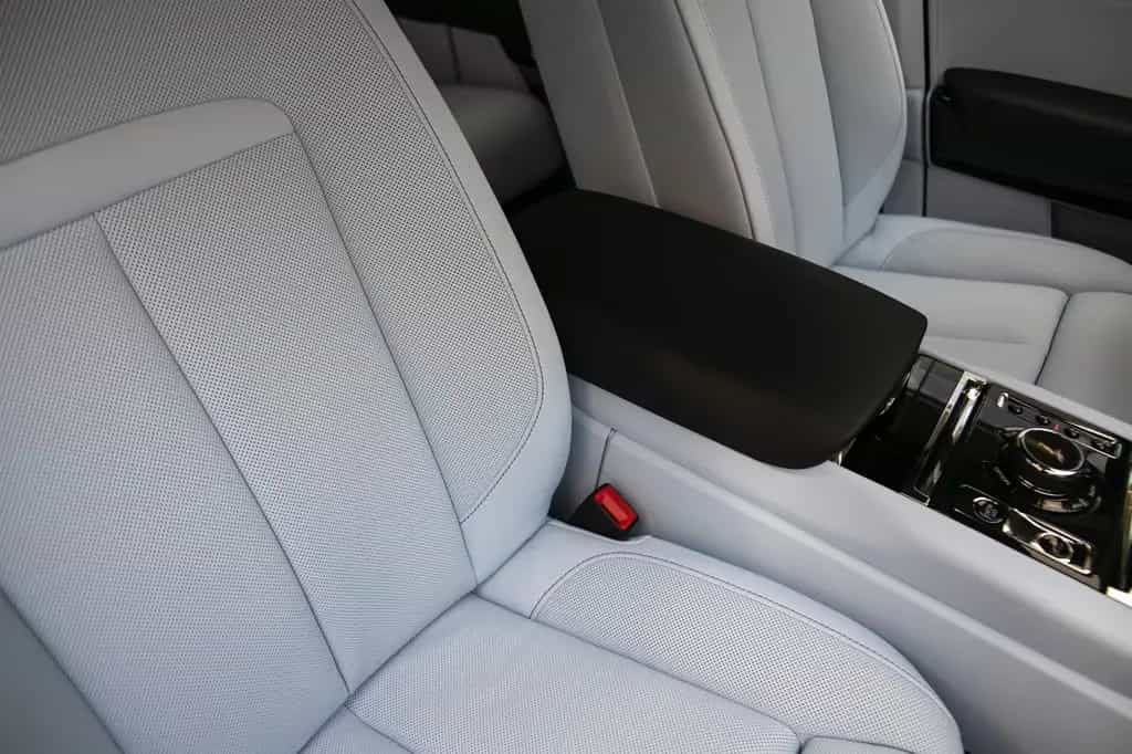 Rolls-Royce Cullinan - BLACK BADGE TRIM 01/2026-photo-11