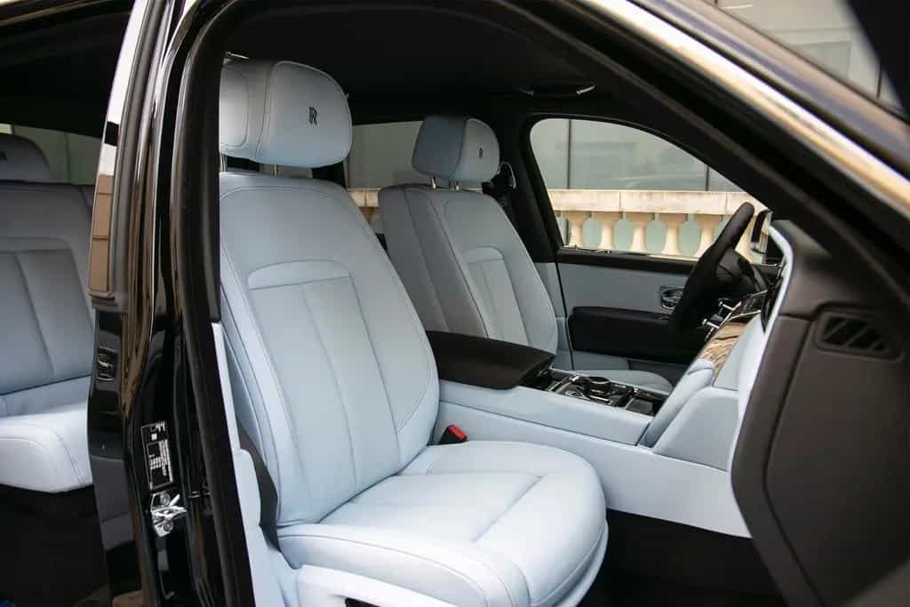 Rolls-Royce Cullinan - BLACK BADGE TRIM 01/2026-photo-13