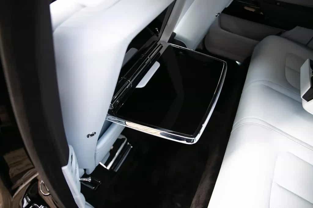 Rolls-Royce Cullinan - BLACK BADGE TRIM 01/2026-photo-19