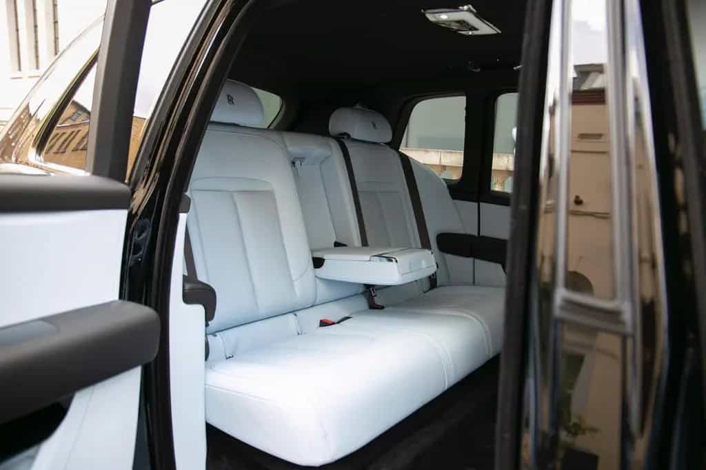 Rolls-Royce Cullinan - BLACK BADGE TRIM 01/2026-photo-21