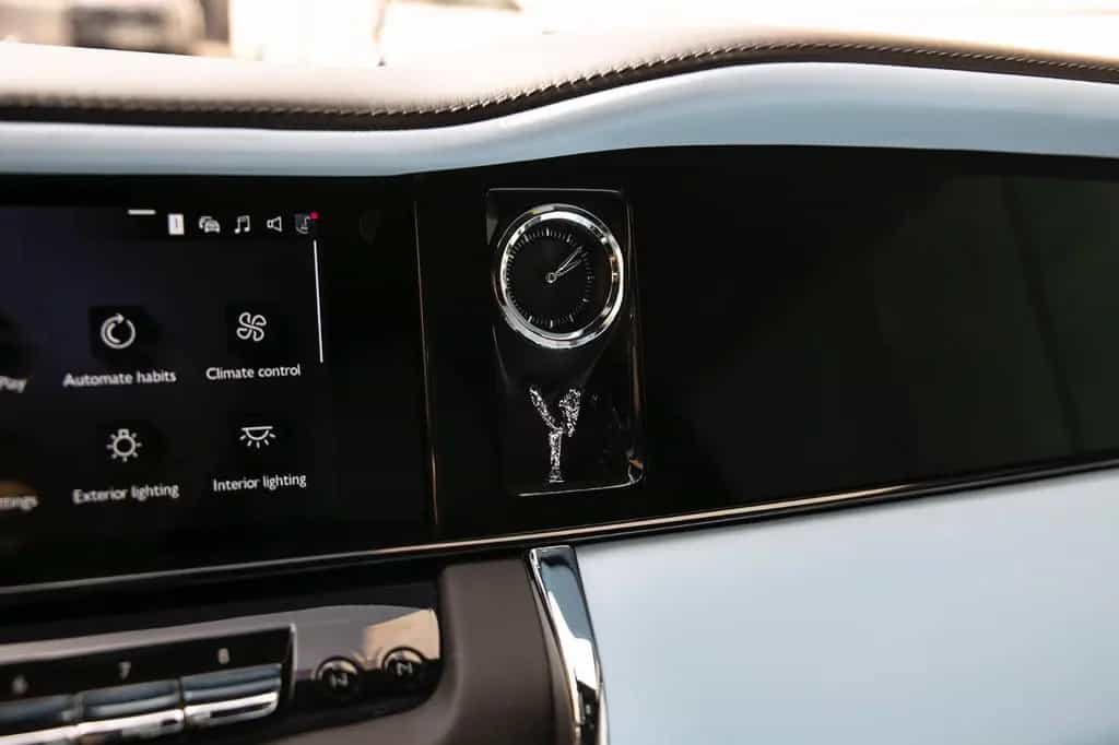 Rolls-Royce Cullinan - BLACK BADGE TRIM 01/2026-photo-24