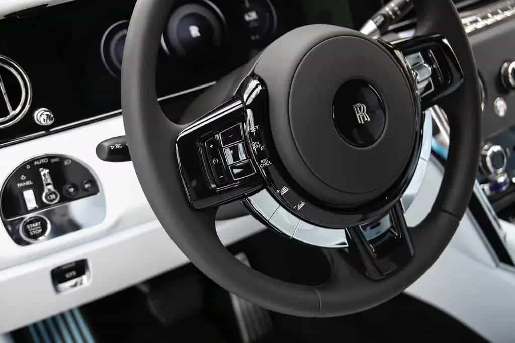 Rolls-Royce Cullinan - BLACK BADGE TRIM 01/2026-photo-8