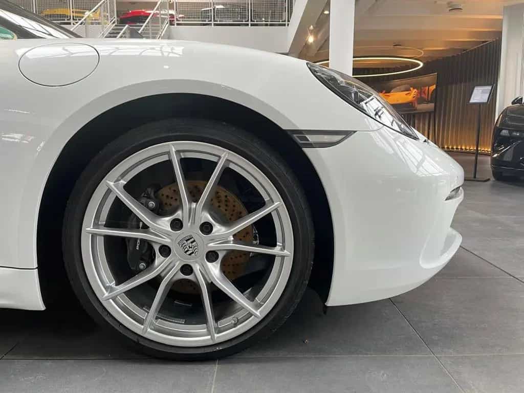 Porsche 718 Boxster - Cabrio - 2.0L 12/2016-photo-3