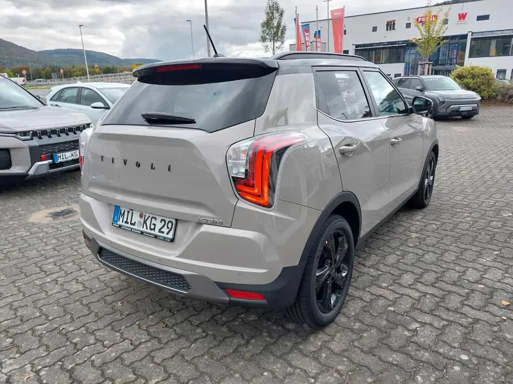 KGM Tivoli 1.5 T-GDI 4WD Automatik Black 2-Tone 08/2025-photo-3