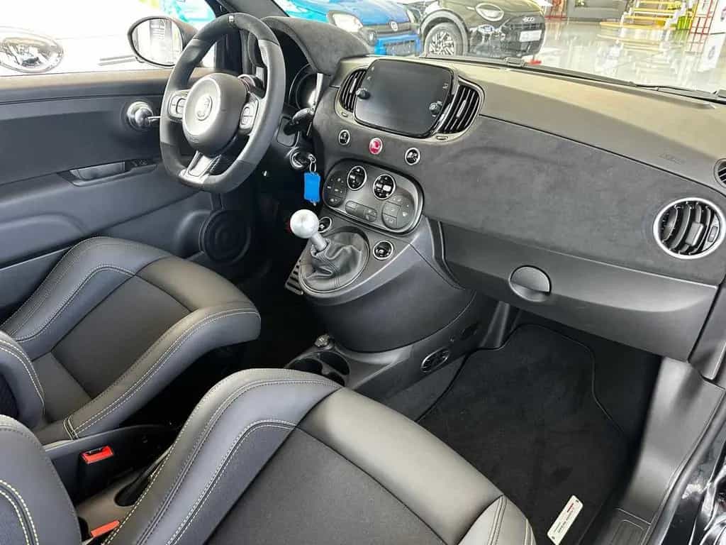 Abarth 695 75 Anniversario 180 PS Schaltgetriebe 06/2024-photo-4