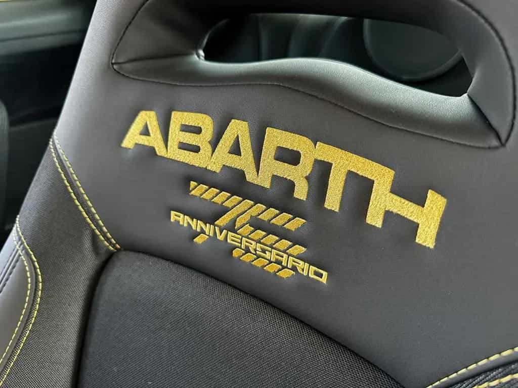 Abarth 695 75 Anniversario 180 PS Schaltgetriebe 06/2024-photo-7