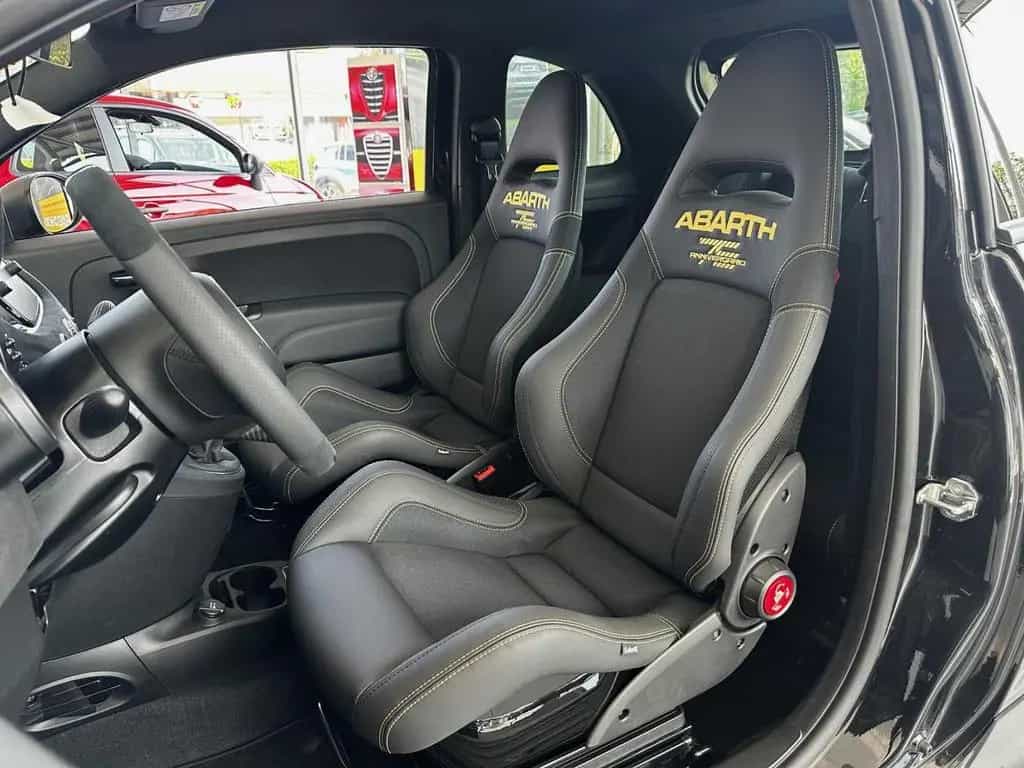 Abarth 695 75 Anniversario 180 PS Schaltgetriebe 06/2024-photo-8