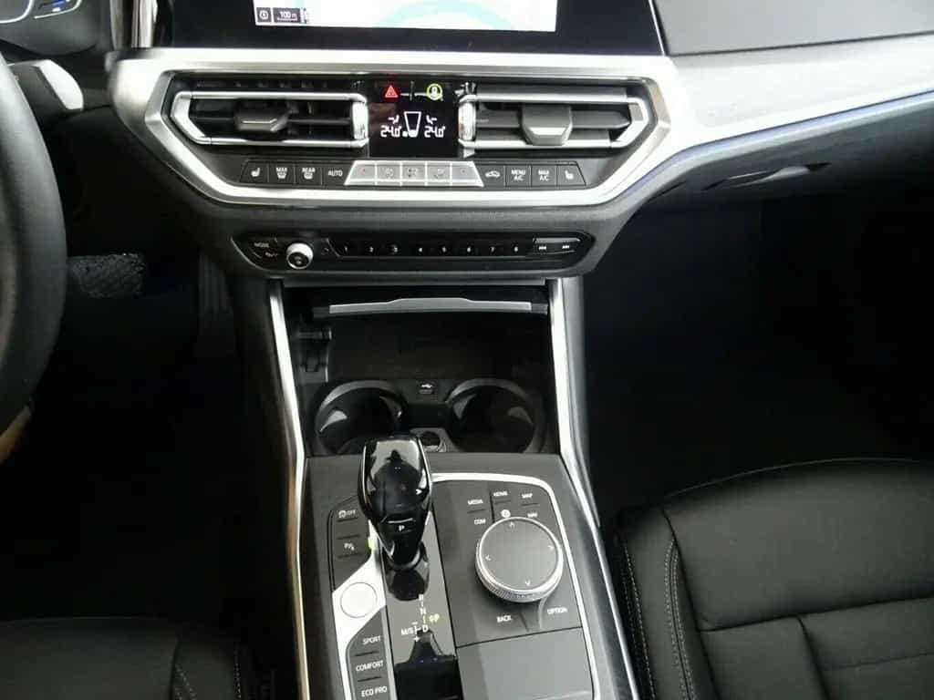 BMW 320 D LuxuryLine,xDrive SAG,Leder,AHK,ACC 01/2021-photo-13