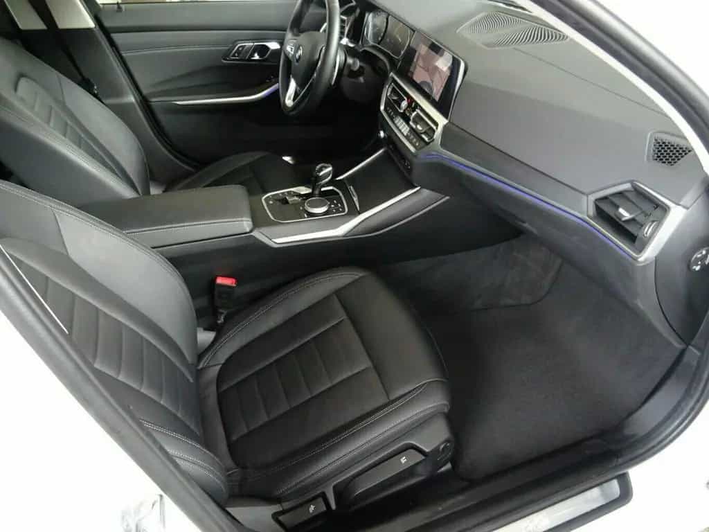 BMW 320 D LuxuryLine,xDrive SAG,Leder,AHK,ACC 01/2021-photo-14