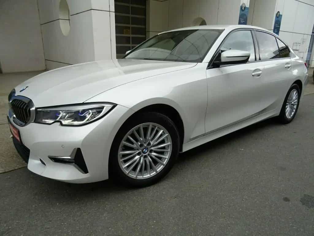 BMW 320 D LuxuryLine,xDrive SAG,Leder,AHK,ACC 01/2021-photo-2